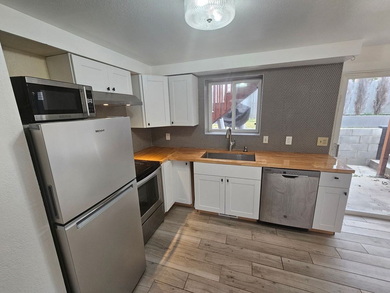 966 E Austin Ave - Photo 4 of 19