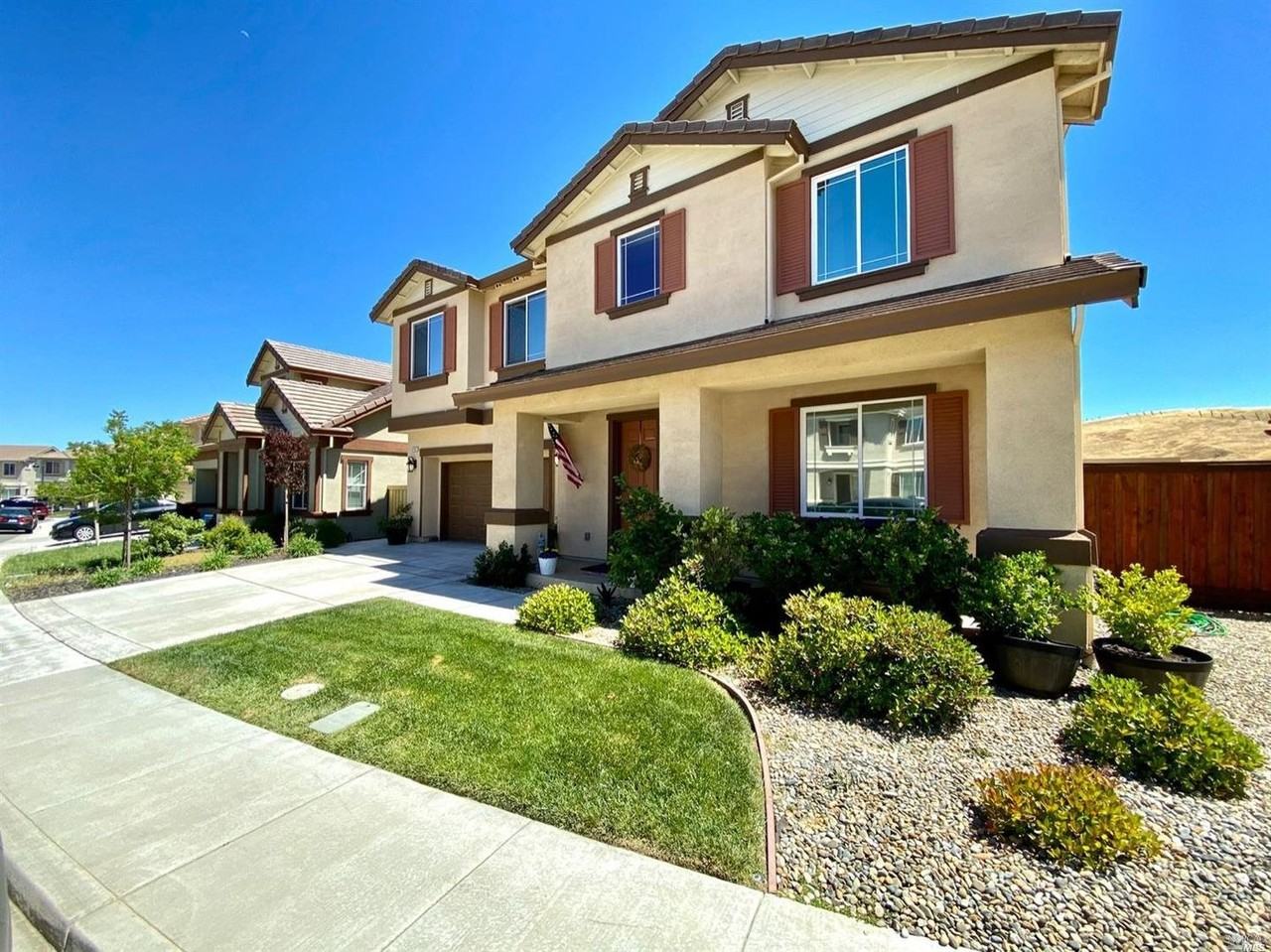 4719 Sweetwater Pl - Photo 2 of 35