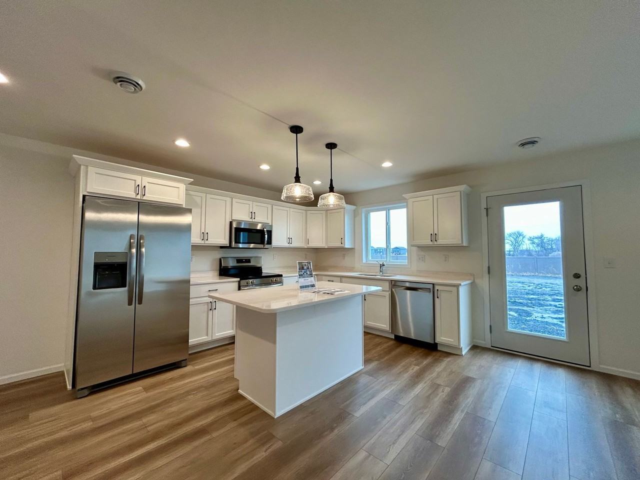 858 1st Ave - Photo 3 of 28