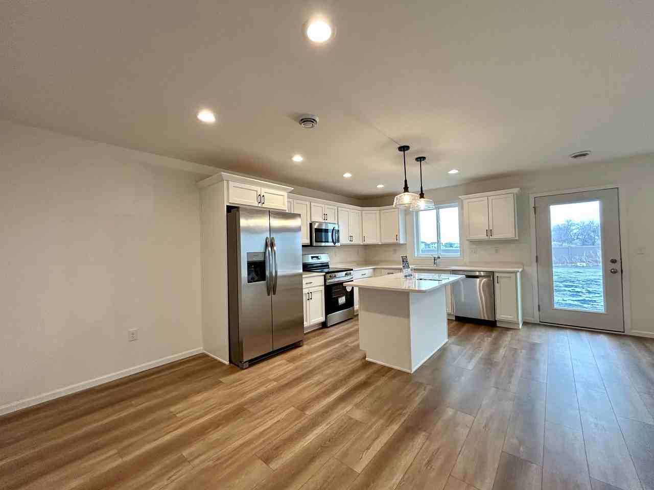 858 1st Ave - Photo 5 of 28