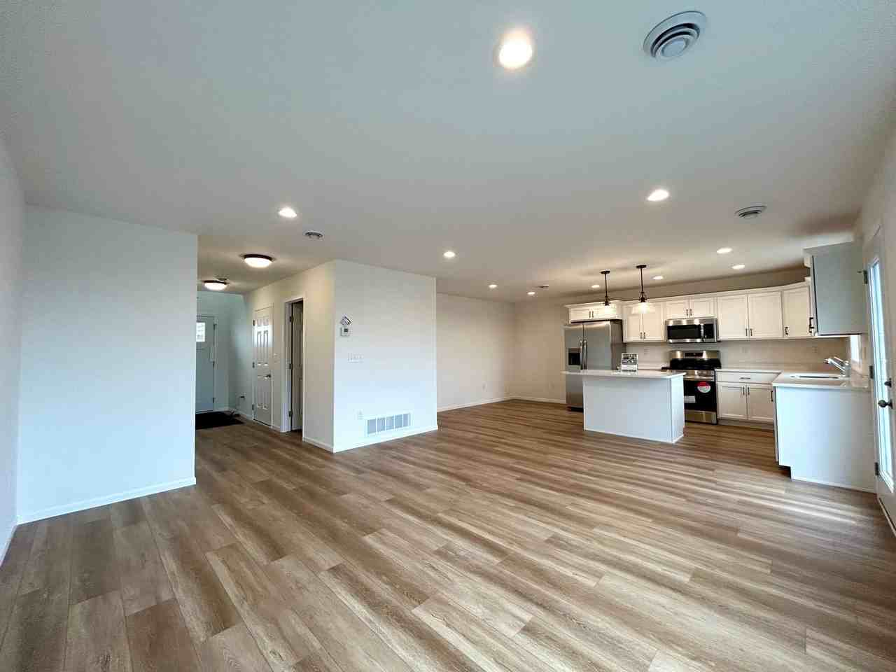 858 1st Ave - Photo 6 of 28