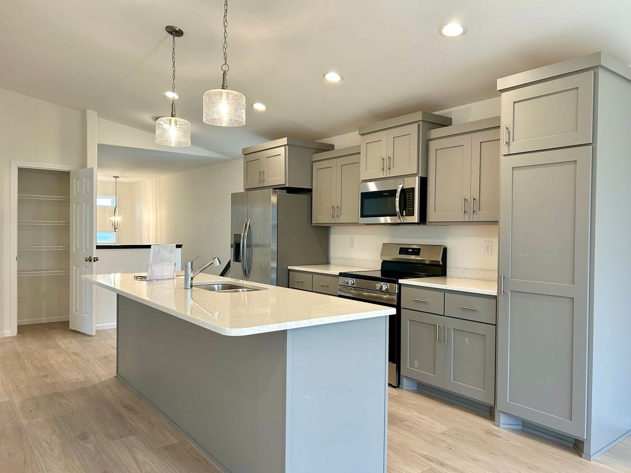 873 2nd Ave - Photo 6 of 33