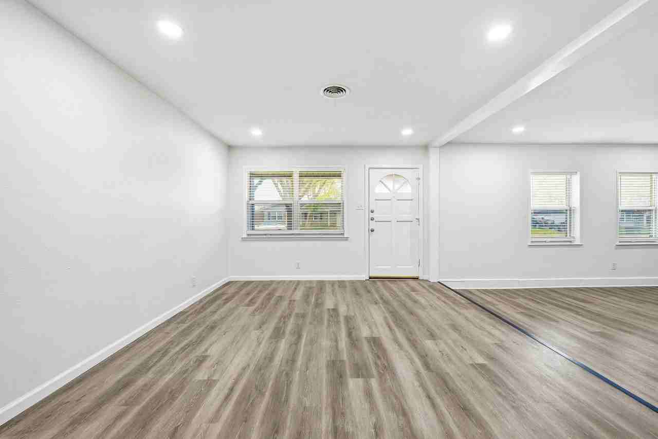 700 W Cedar St - Photo 2 of 22