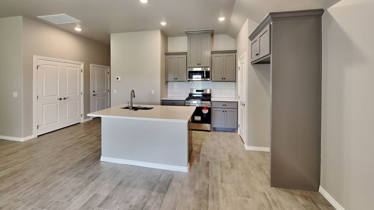 9101 Nw 127th St - Photo 4 of 17