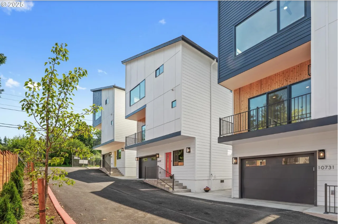 10729 Ne Fremont St - Photo 2 of 38