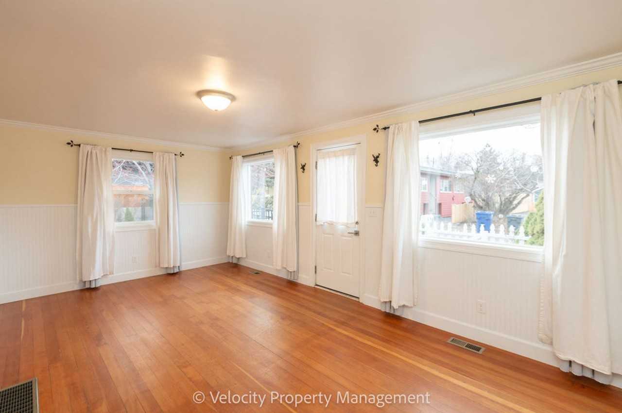 20 Nw Hood Pl - Photo 2 of 23