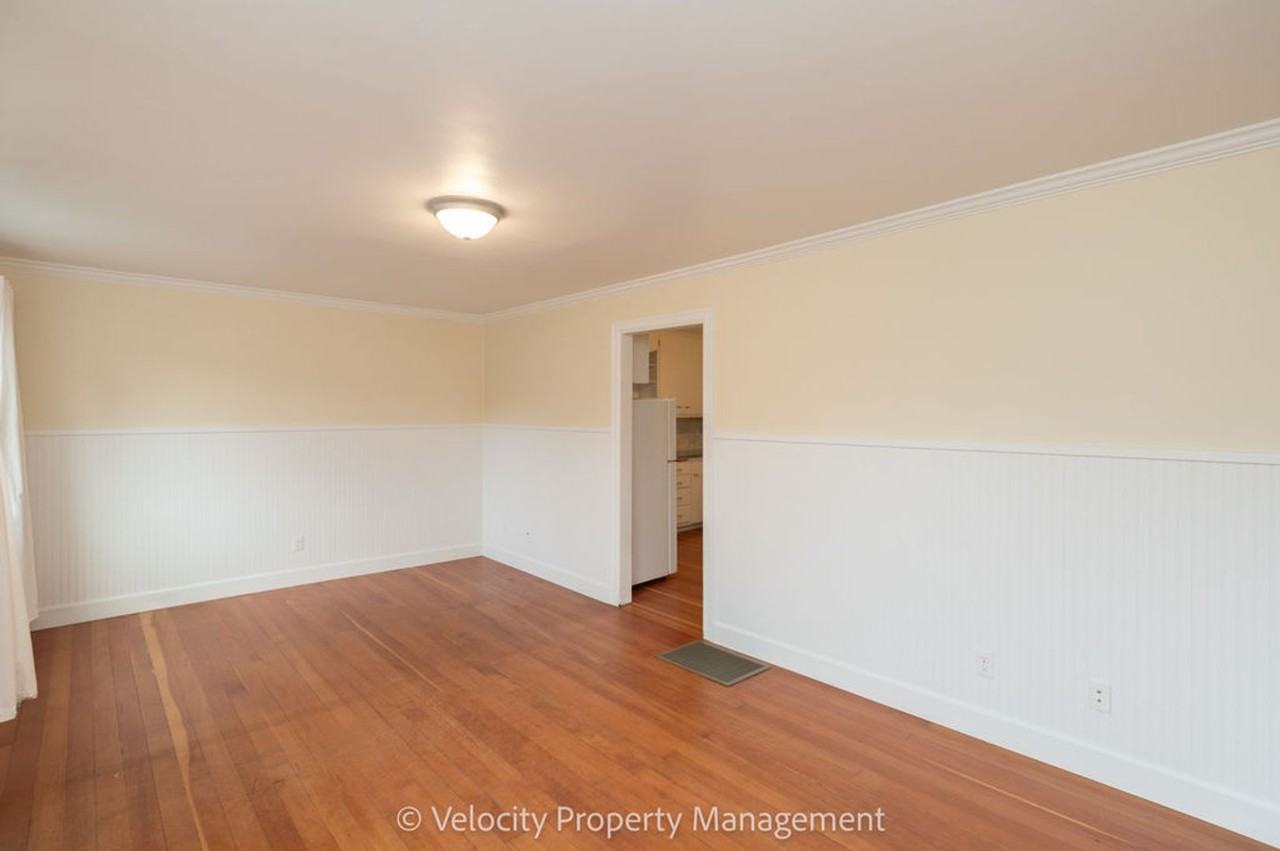 20 Nw Hood Pl - Photo 4 of 23