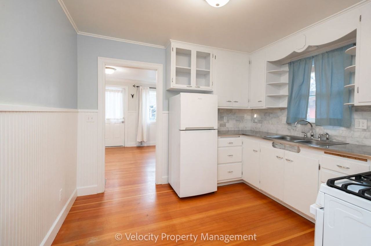 20 Nw Hood Pl - Photo 6 of 23