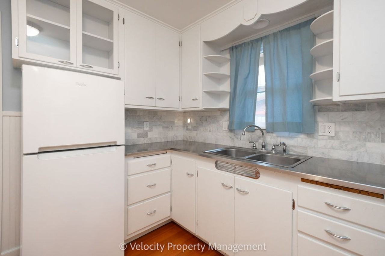 20 Nw Hood Pl - Photo 7 of 23