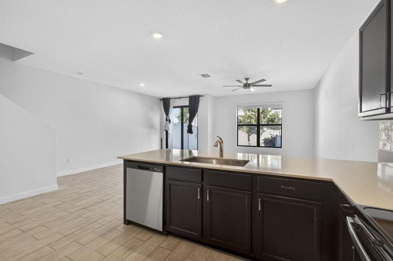 4408 Hemlock Dr - Photo 3 of 23