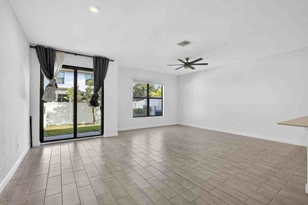 4408 Hemlock Dr - Photo 4 of 23