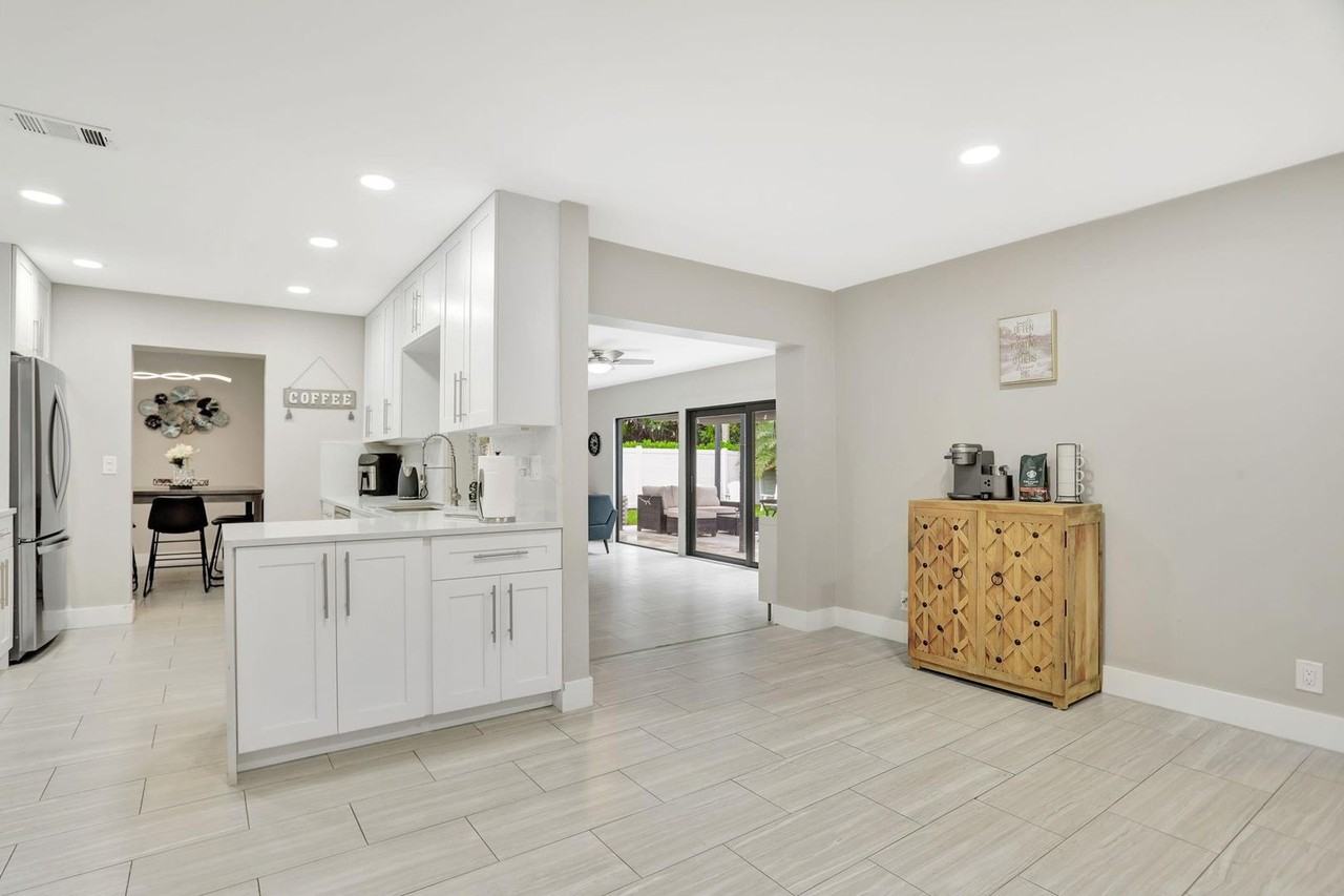 1035 Nw 5th Ave - Photo 2 of 23