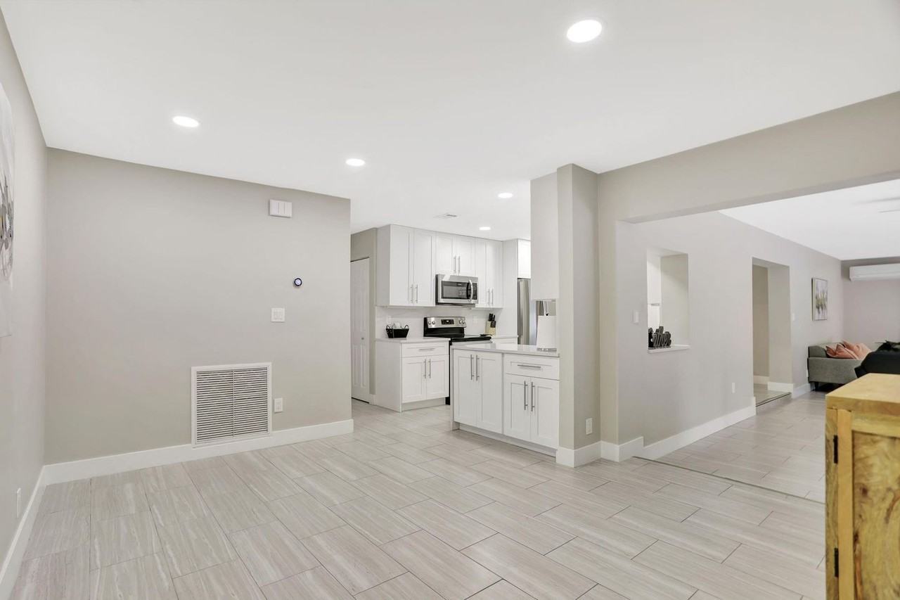 1035 Nw 5th Ave - Photo 3 of 23