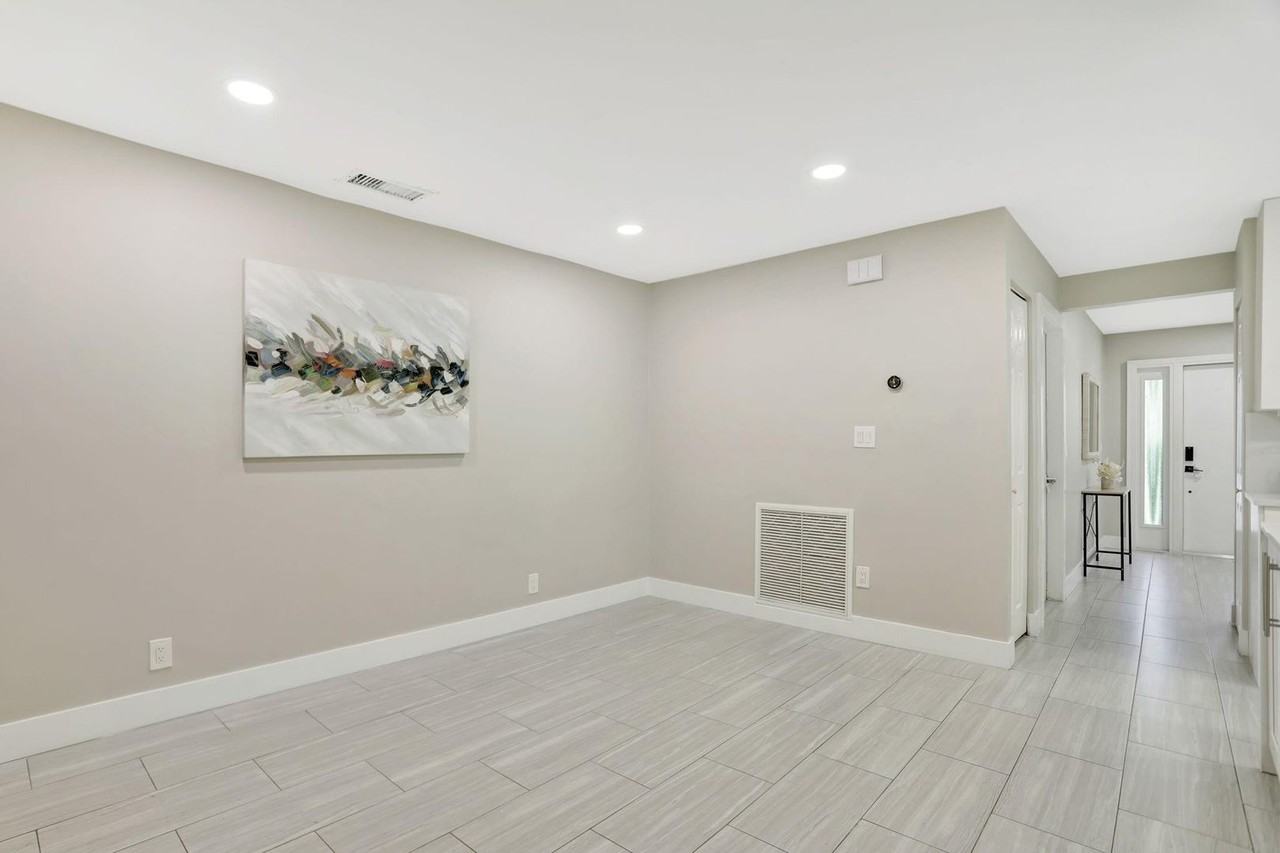 1035 Nw 5th Ave - Photo 4 of 23