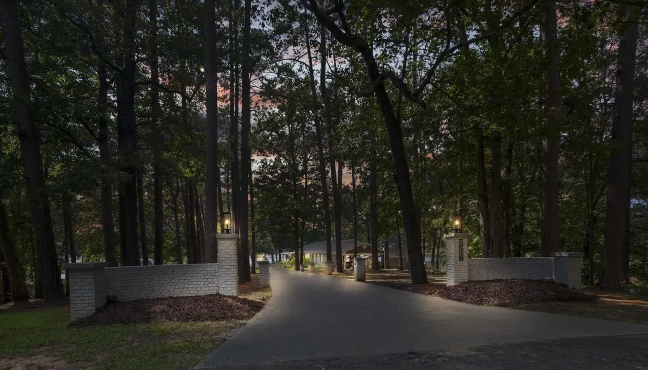 1510 Clearwater Dr - Photo 2 of 42