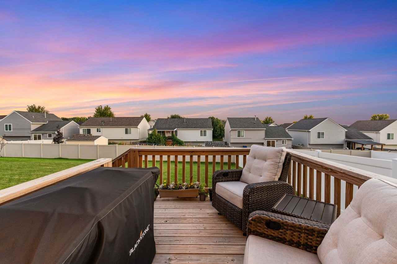 10913 Craig St - Photo 3 of 22