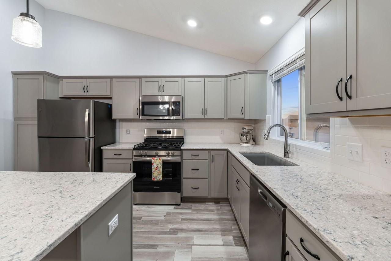 10913 Craig St - Photo 6 of 22