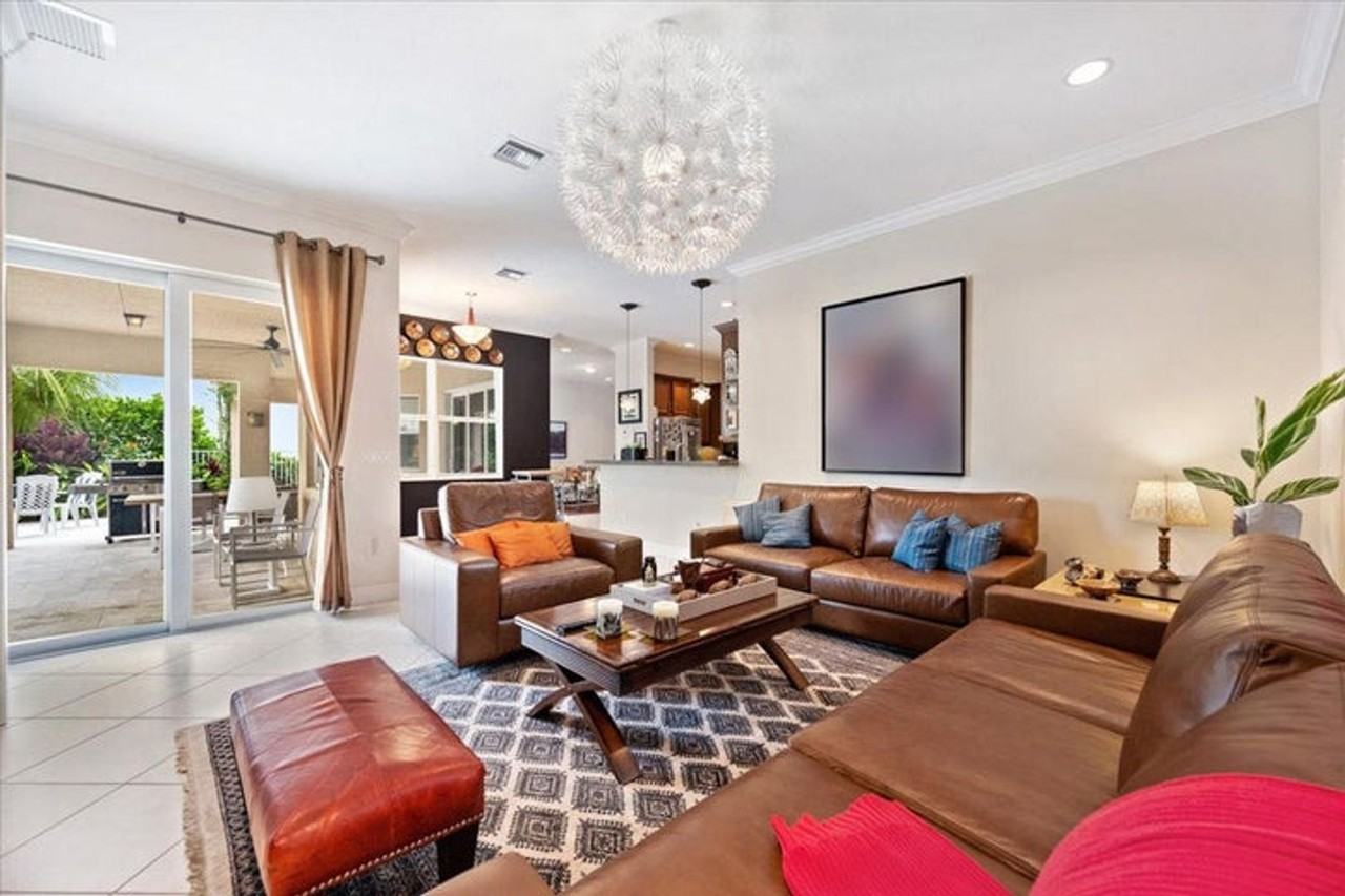 8152 Butler Greenwood Dr - Photo 5 of 21