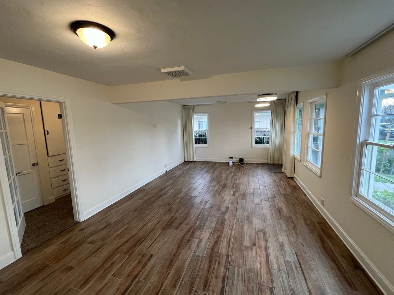 137 S Parker St - Photo 7 of 30