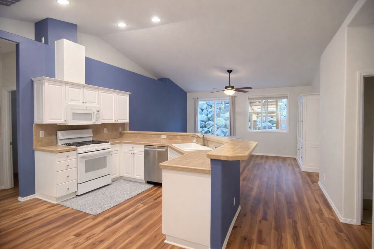 5447 N St - Photo 3 of 19