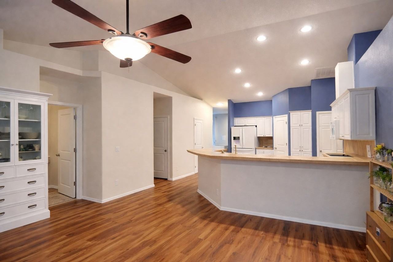 5447 N St - Photo 5 of 19