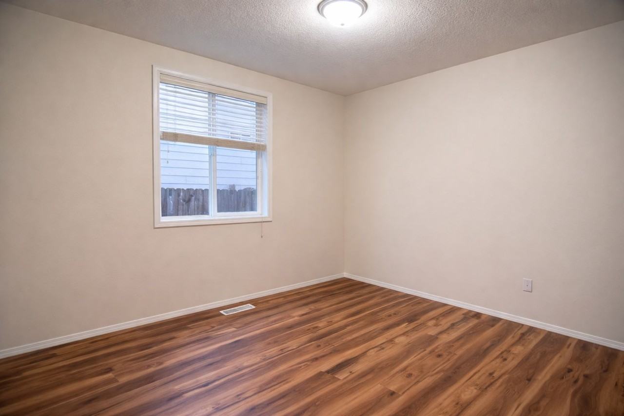 5447 N St - Photo 7 of 19