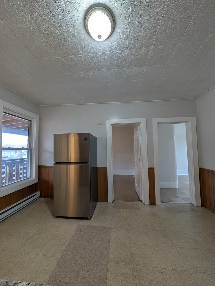 224 Lyman Street #3R - Photo 2 of 8