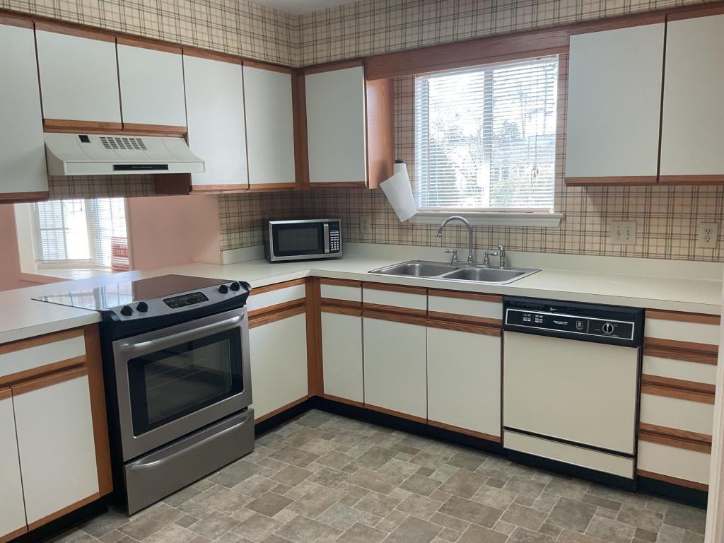 604 Gleneagles Dr - Photo 2 of 21