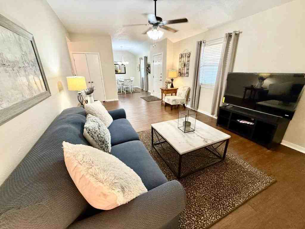 1606 Bagby Ave Unit B - Photo 3 of 19