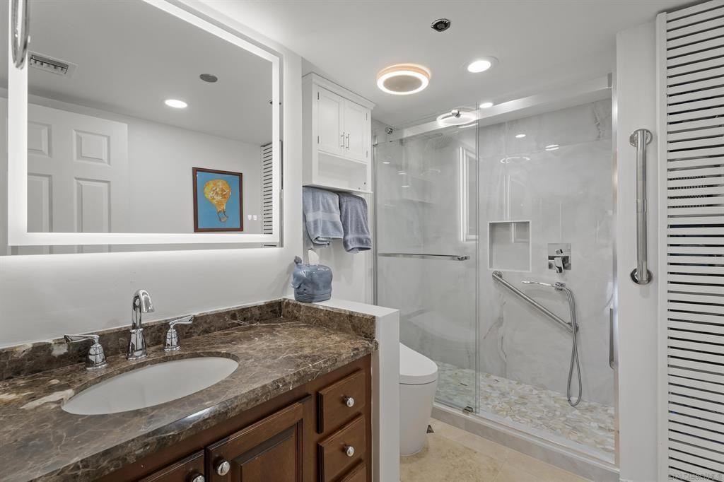 230 W Laurel St - Photo 2 of 24