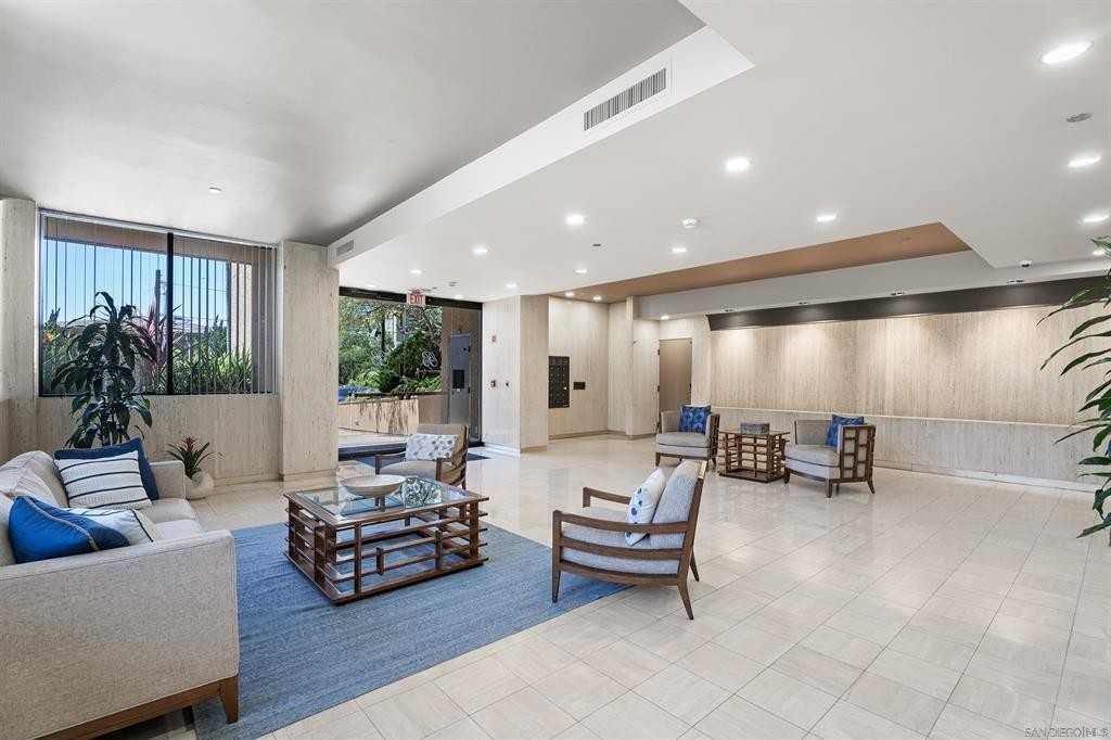 230 W Laurel St - Photo 7 of 24