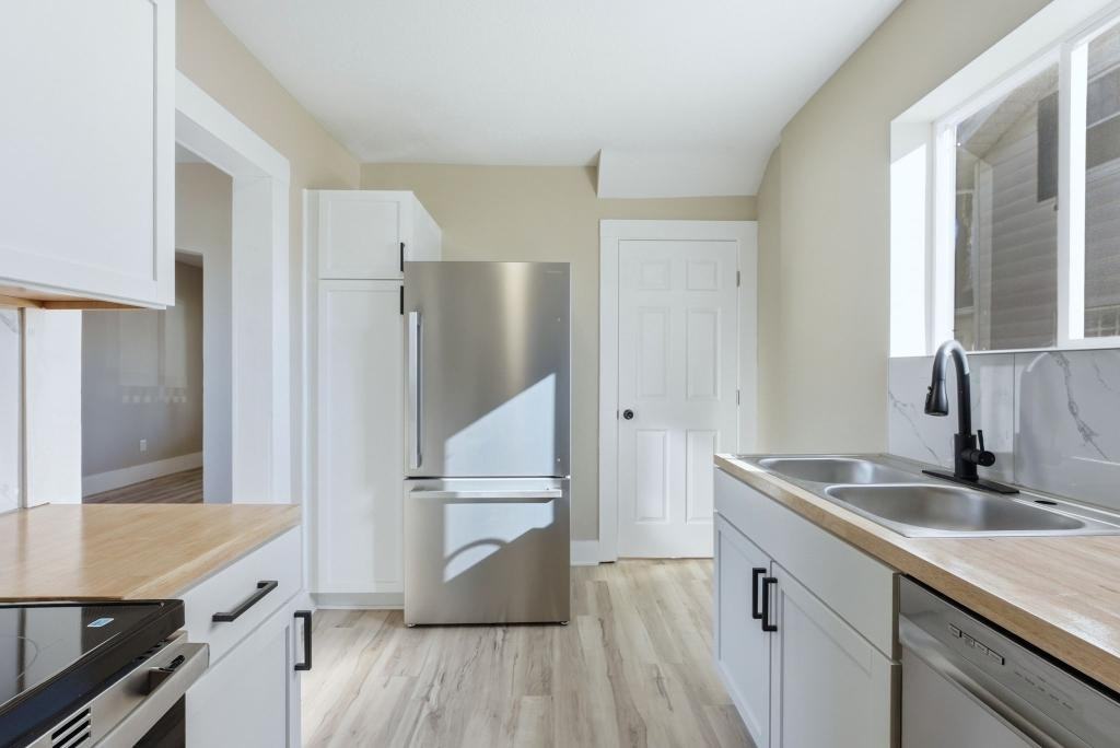 2221 Eby Ave - Photo 3 of 20