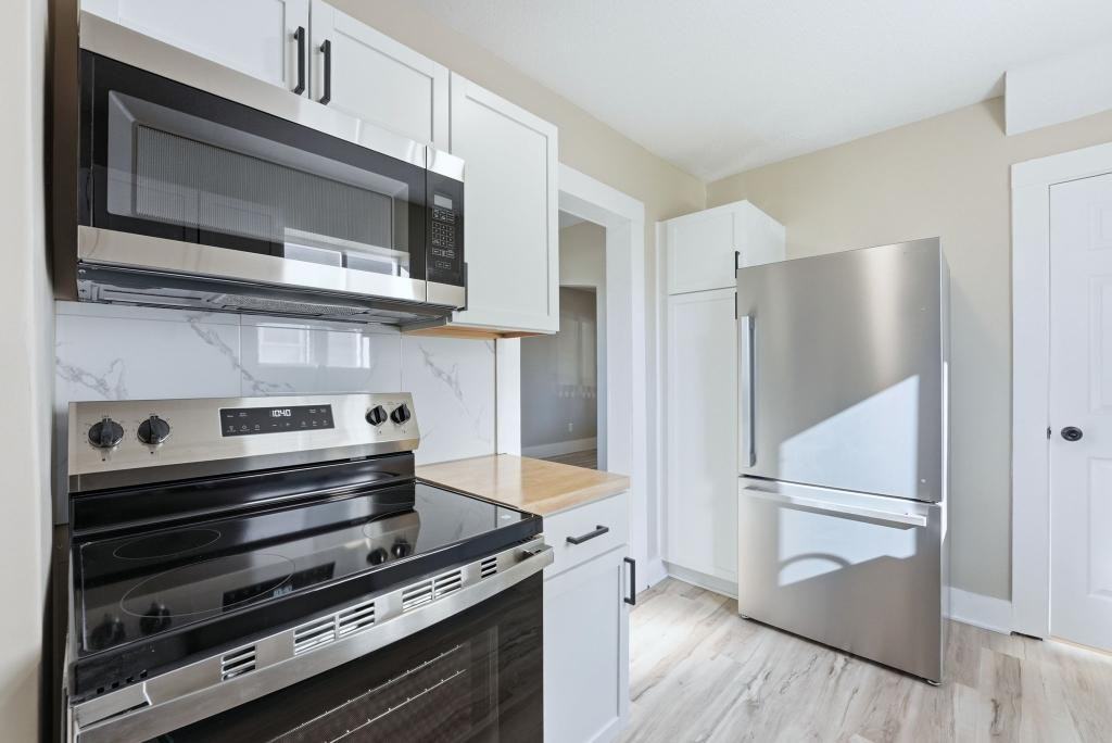 2221 Eby Ave - Photo 5 of 20