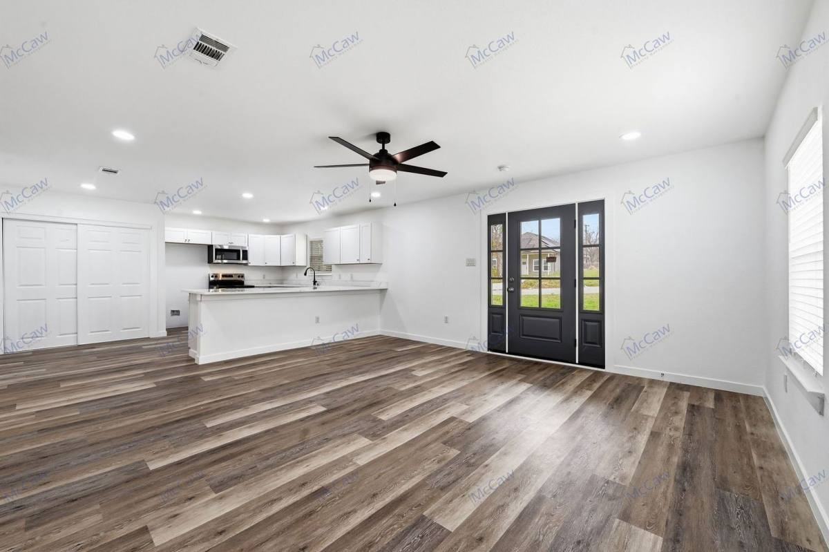 5901 Farnsworth Ave - Photo 2 of 10