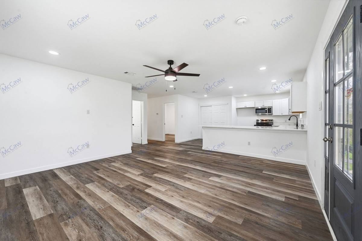 5901 Farnsworth Ave - Photo 3 of 10