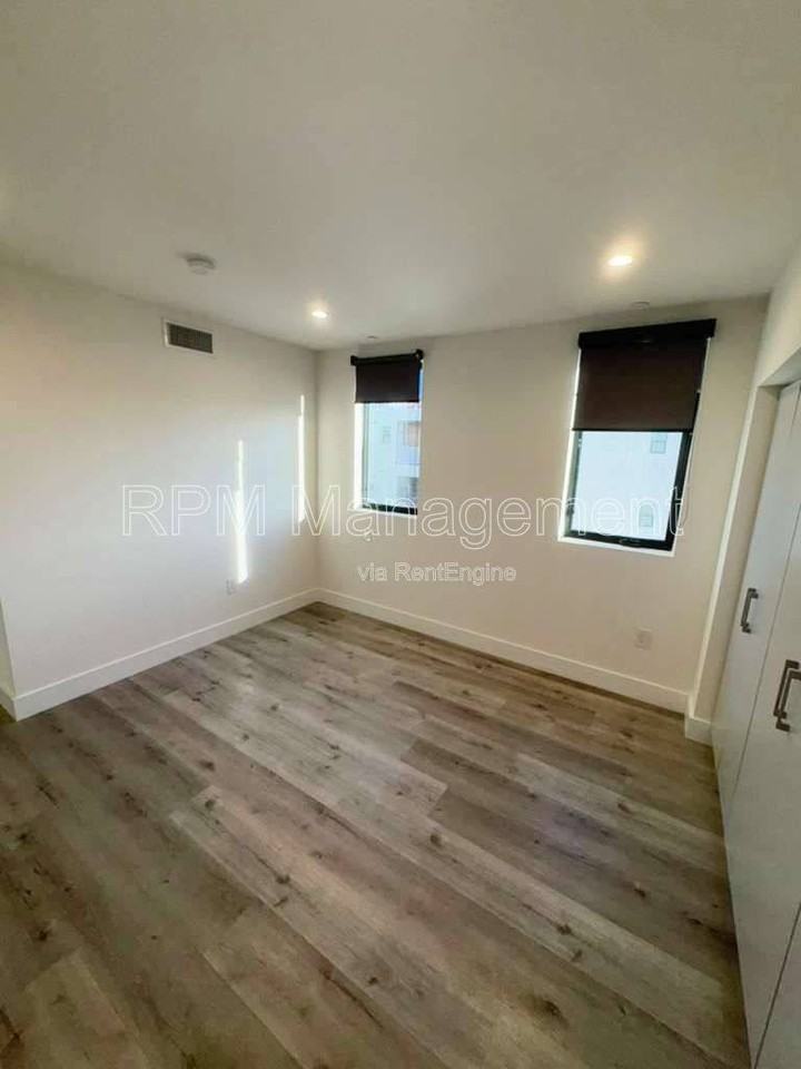 5923 Laurel Canyon Blvd #400 - Photo 5 of 9