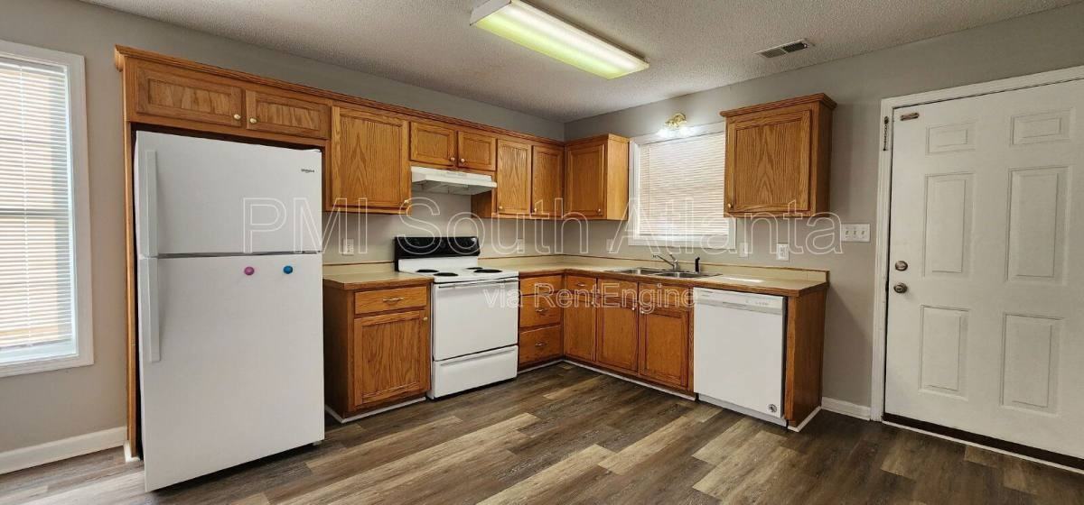 139 Kathryn Rd - Photo 3 of 9
