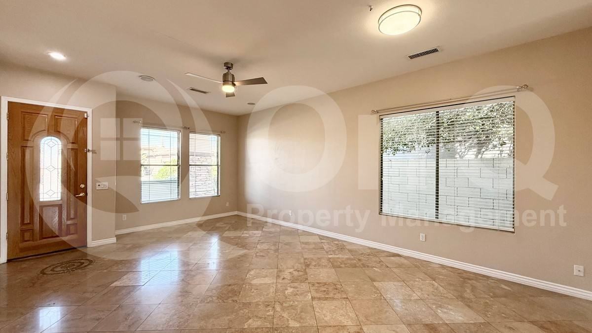 373 W Carob Dr - Photo 2 of 10