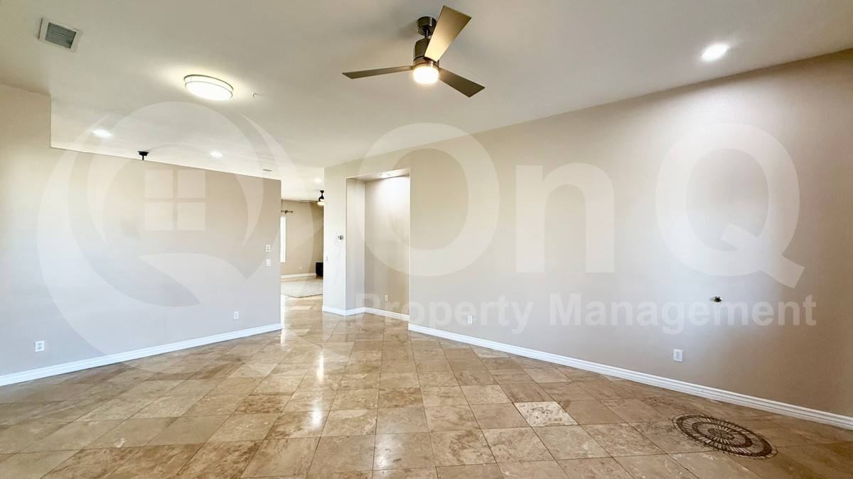 373 W Carob Dr - Photo 3 of 10