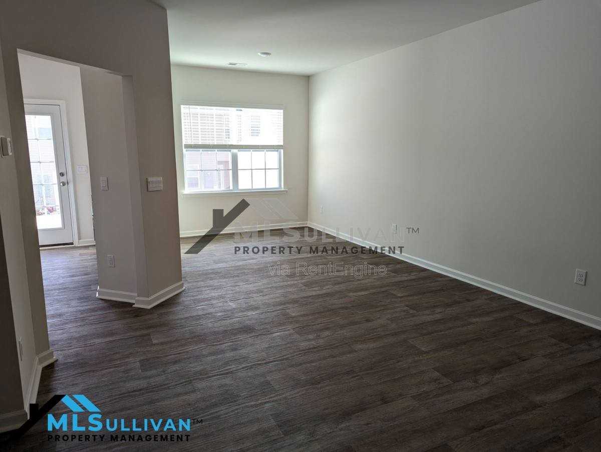 2821 Egert Dr - Photo 2 of 10
