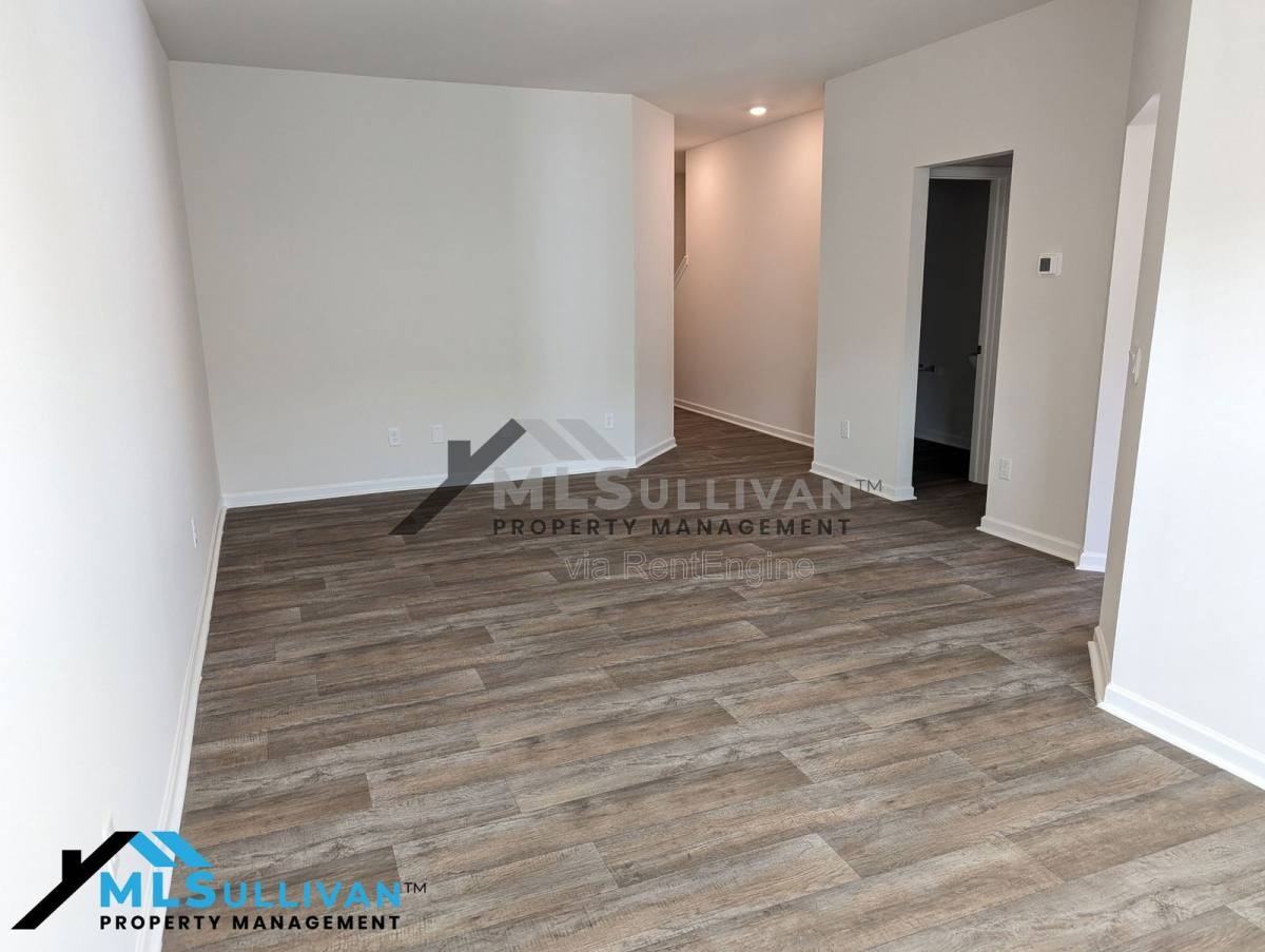 2821 Egert Dr - Photo 3 of 10