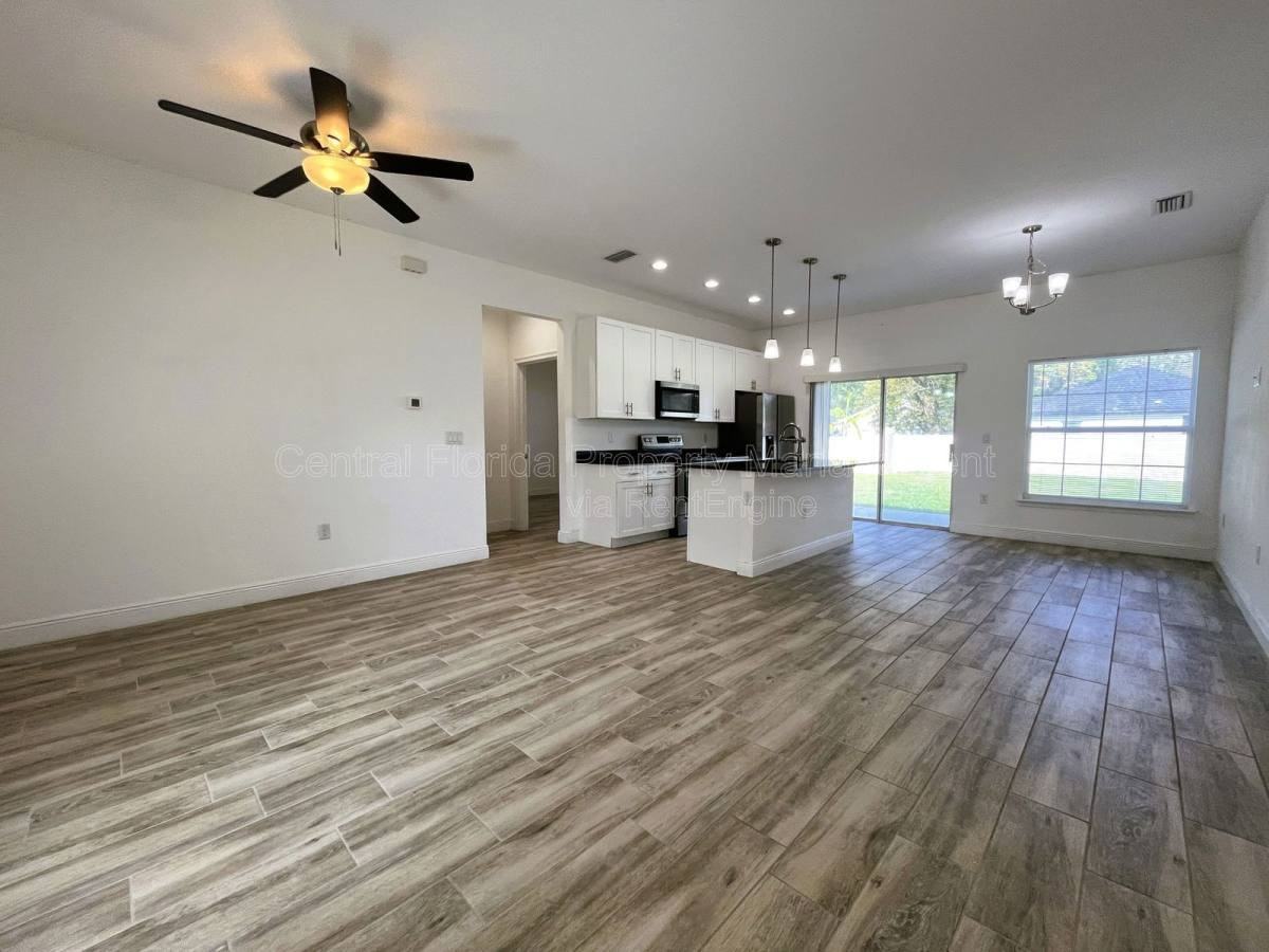 1025 37th St - Photo 3 of 10