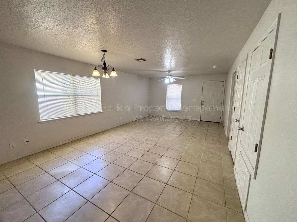 531 Carlisle Ave - Photo 3 of 10