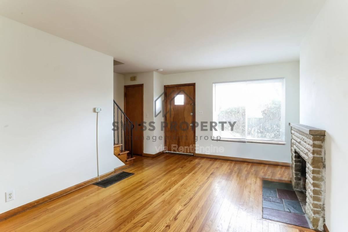 4187 Indianola Ave - Photo 4 of 8