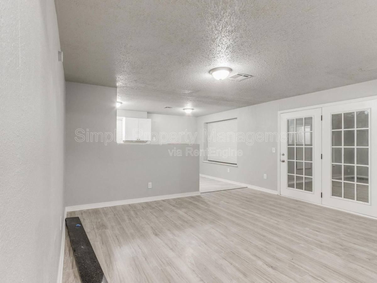 1409 Sw 81st St - Photo 3 of 10
