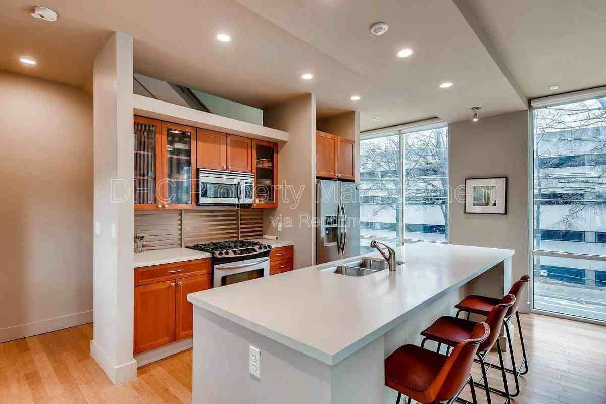 574 Marietta St Nw #B - Photo 2 of 10