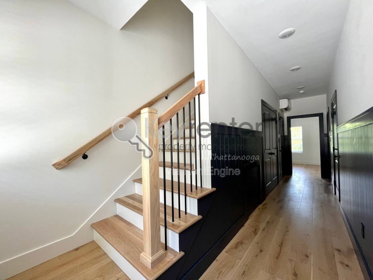 1064 Amelia Ct - Photo 2 of 10