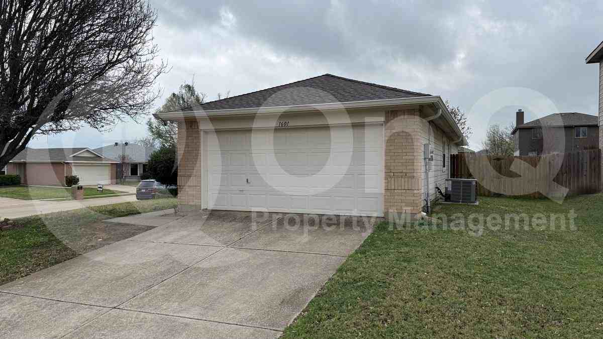 1601 Black Oak Ct - Photo 3 of 10