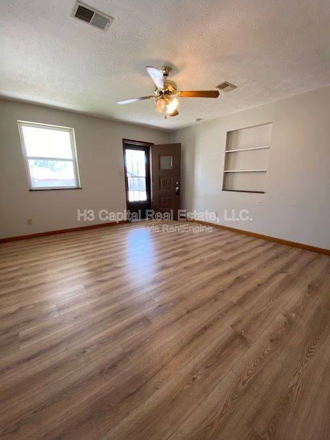 2011 Harris St #C - Photo 2 of 10