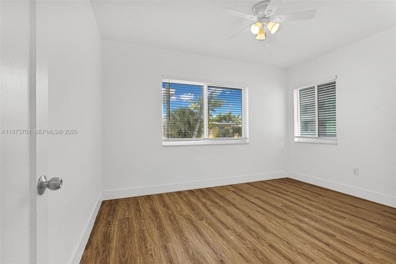 319 80th St #8 - Photo 4 of 26